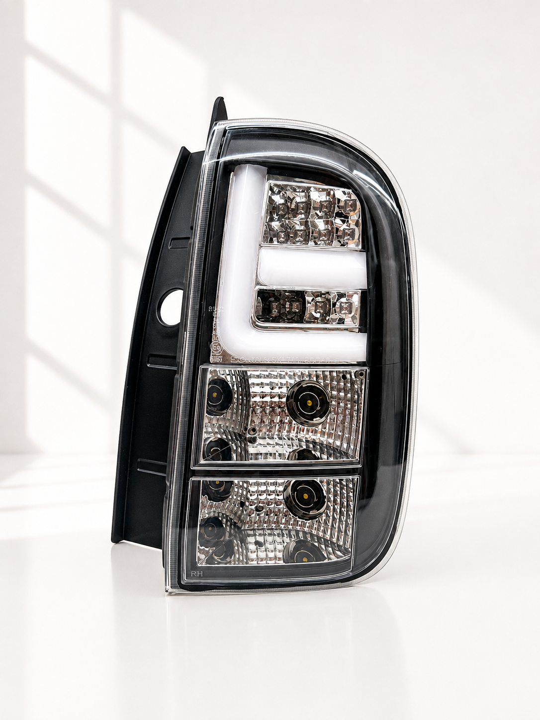Renault Duster Tail Light Set - view 4